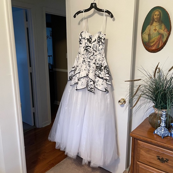 Prom dress - Picture 7 of 8